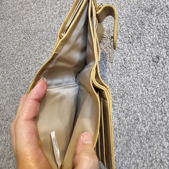 Leather Buxton Heiress Double Cardex Tan  Ladies Wallet EUC - Picture 8 of 10